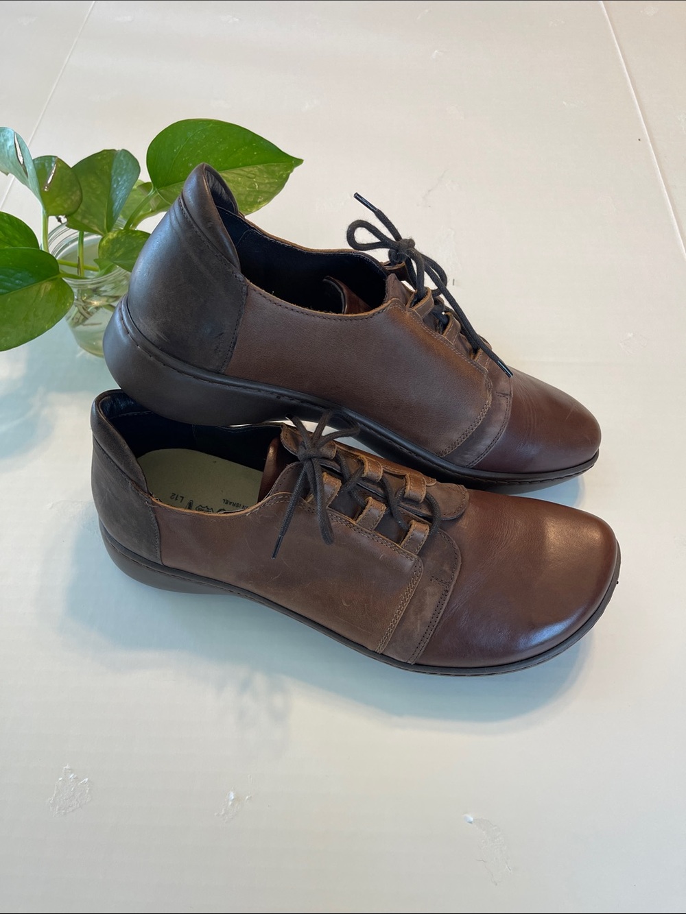Women’s leather lace up shoes